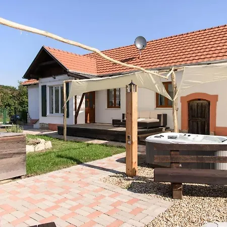 Apartmán - Estate - 3 , Up To 15 Guest, 3000 Sqm - Near Tokaj & Tisza Tiszatardos