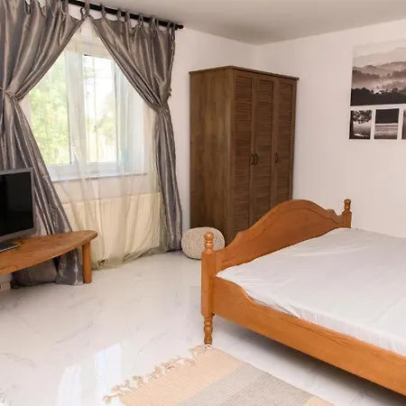 - Estate - 3 , Up To 15 Guest, 3000 Sqm - Near Tokaj & Tisza *