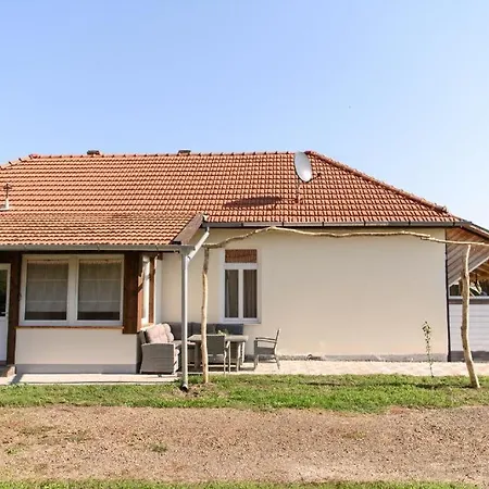 Apartmán - Estate - 3 , Up To 15 Guest, 3000 Sqm - Near Tokaj & Tisza *