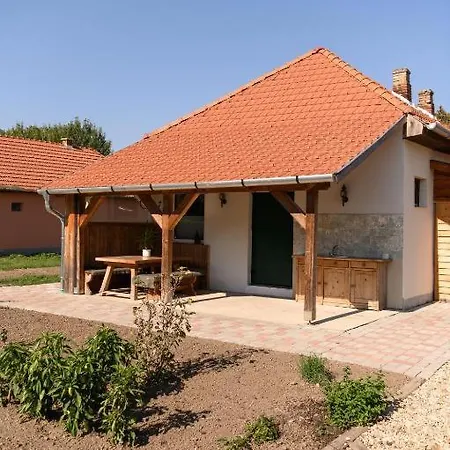 Apartmán - Estate - 3 , Up To 15 Guest, 3000 Sqm - Near Tokaj & Tisza *