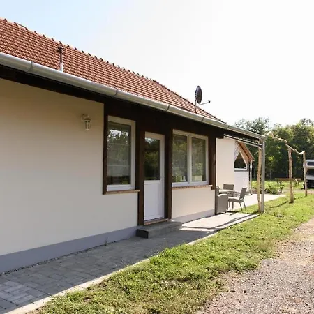 - Estate - 3 , Up To 15 Guest, 3000 Sqm - Near Tokaj & Tisza Apartmán Tiszatardos